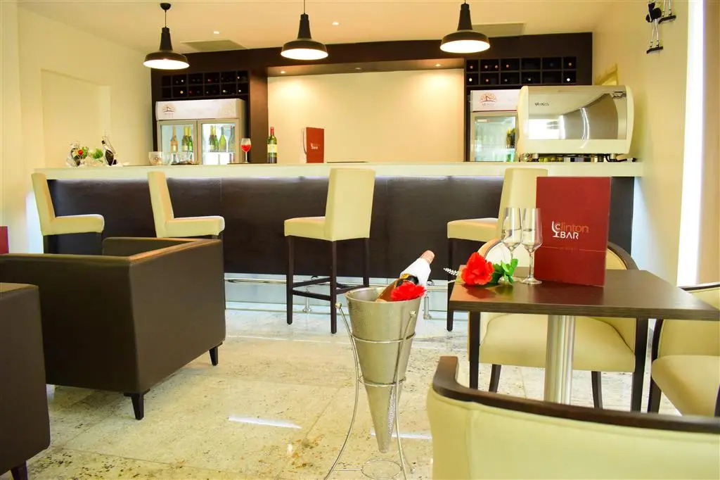 Monty Suites & Golf