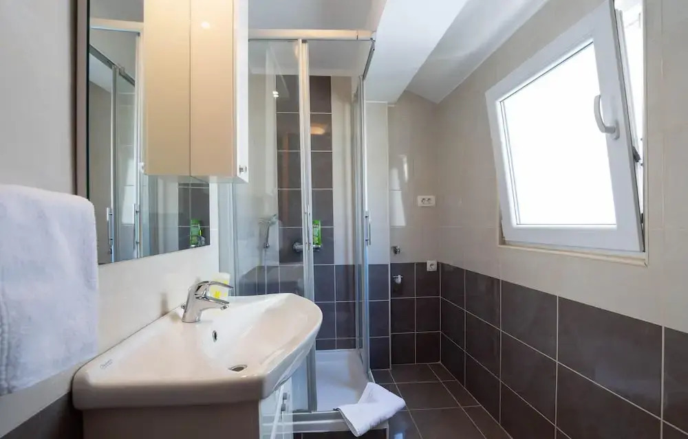4 Bedroom Beach Front Home In Split