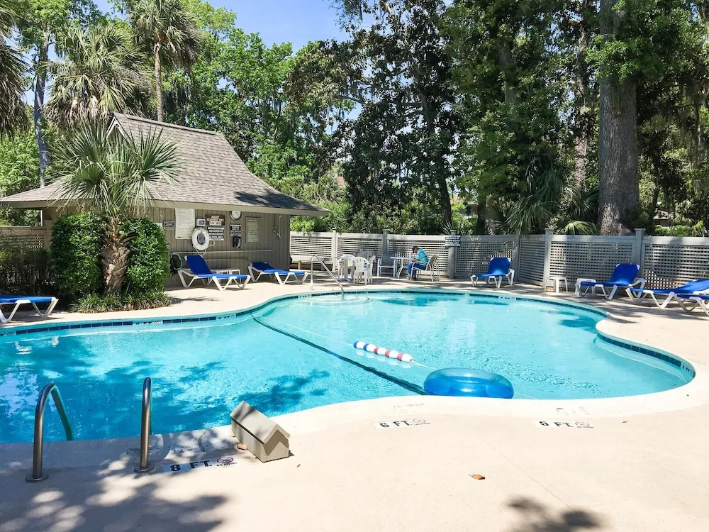 Secluded W/ Hot Tub, Under A Mile To Beach 3 Bedroom Home