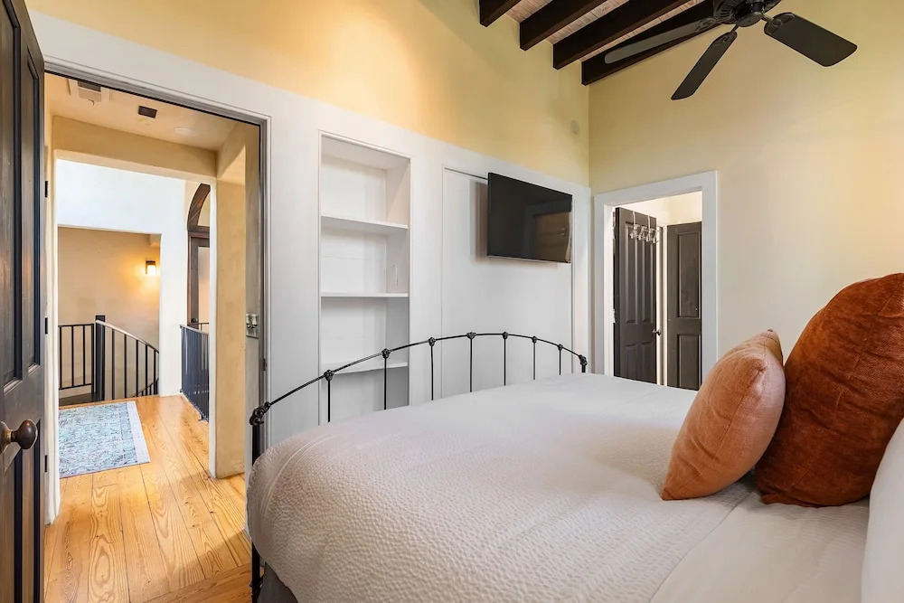 Perfect Location in Downtown Charleston
