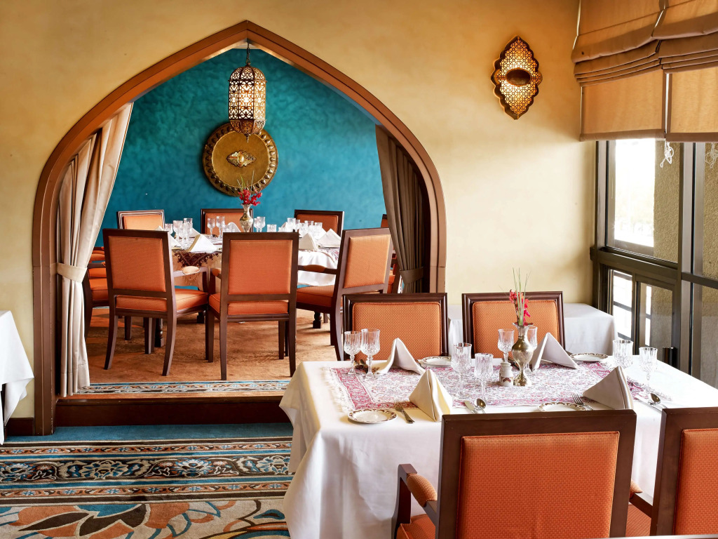 Radisson Blu Hotel, Dubai Deira Creek