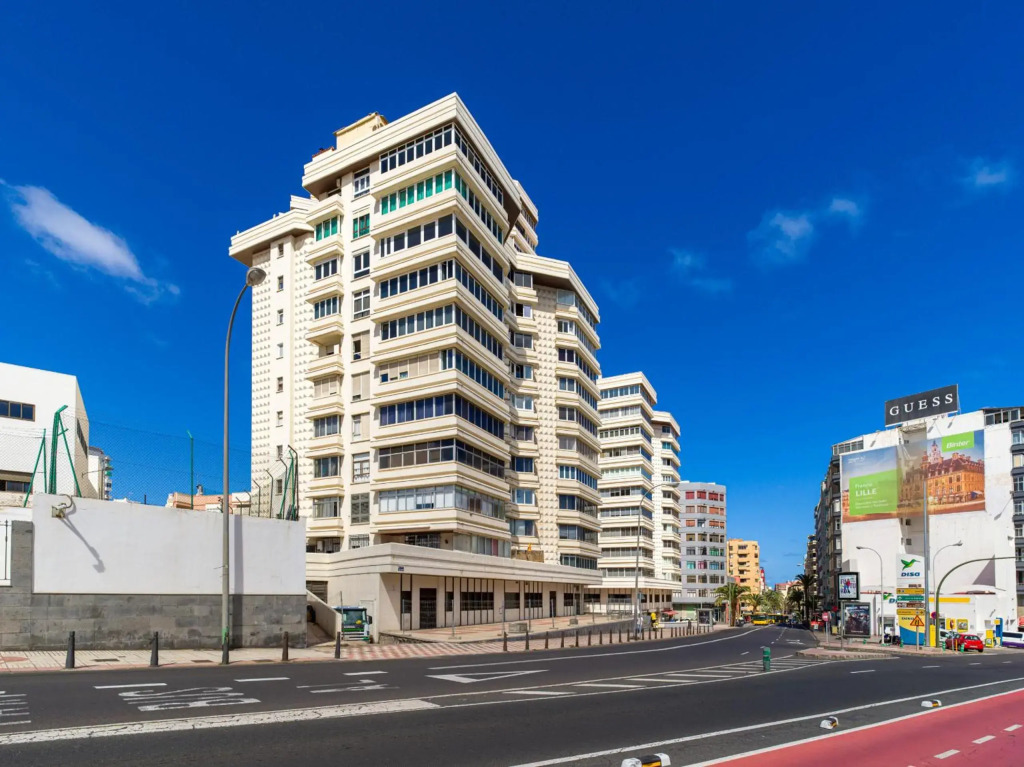 Bright Townhouse - Views - 5 min walk to the Beach