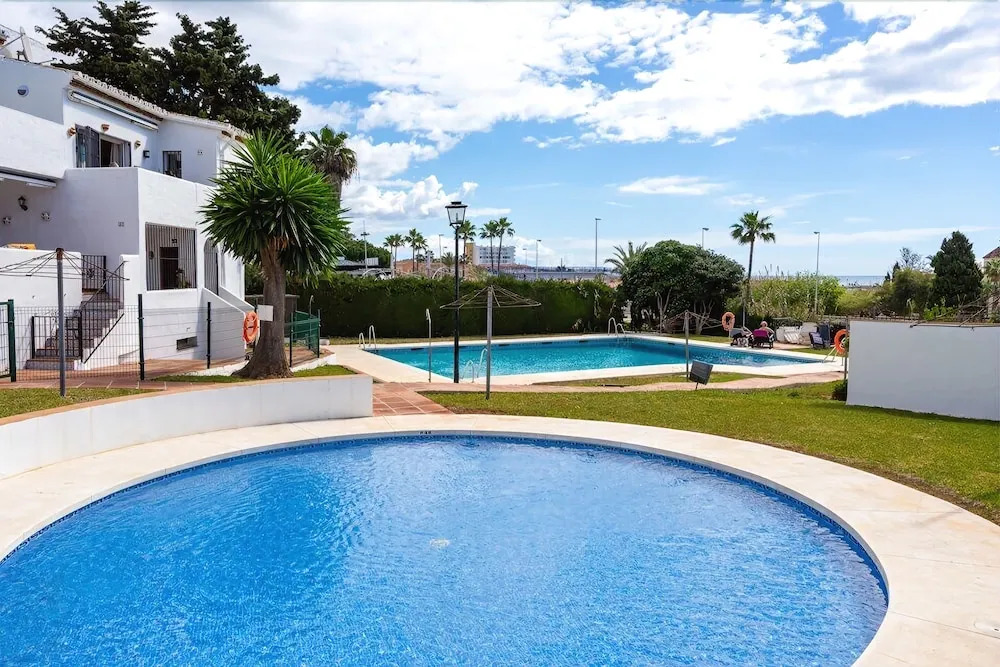 Stunning 2BR Apartment near the Beach Ref 54
