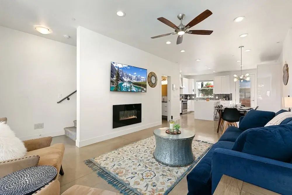 Elegant Mountain Haven - King Bed & Fireplaces