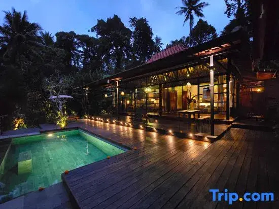 Joglo 4 Villa Mahadevi with Pool - Jungle near Ubud