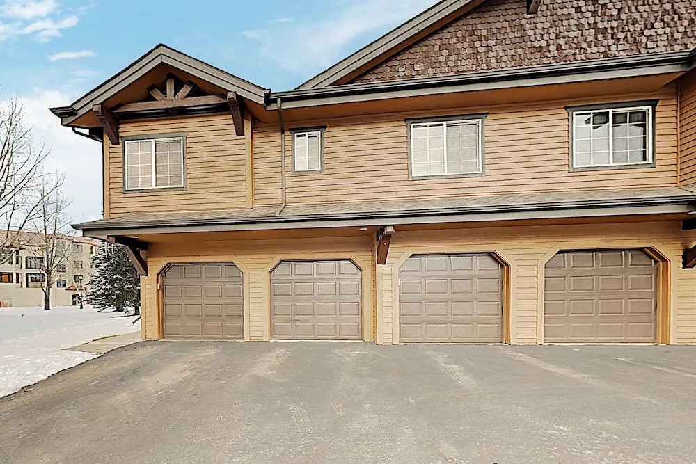 New Listing! Sparkling W/ Hot Tub & Garage 2 Bedroom Condo