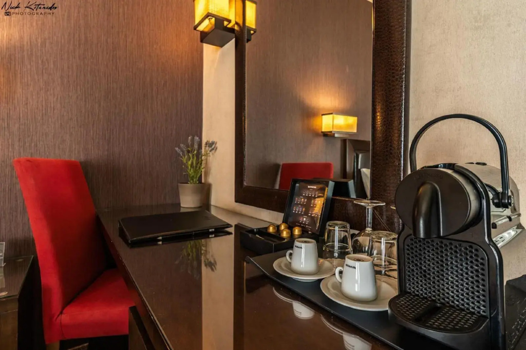 Hotel Avra