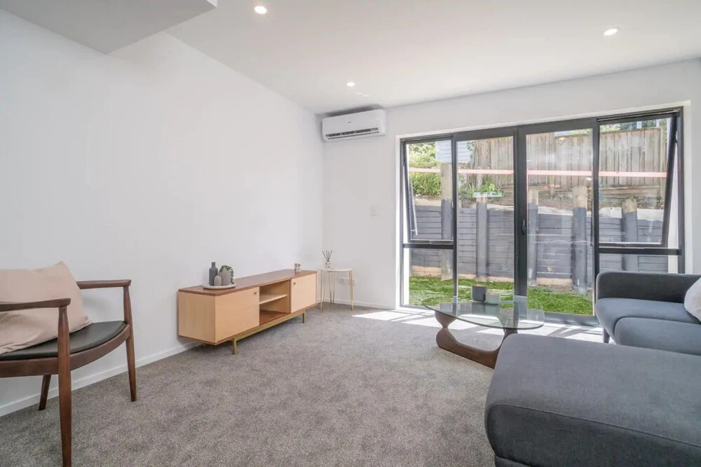 Spacious and Quiet 2 Bedroom Apartment in Ellerslie