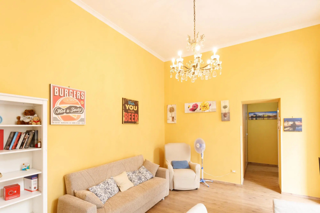 Duomo 77 in Napoli with 2 bedrooms and 2 bathrooms
