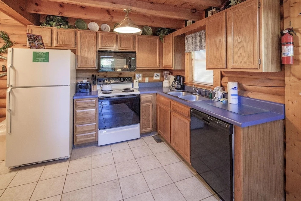 Er36 - Cozy Creekside Great Location- Close To Town 1 Bedroom Cabin by RedAwning