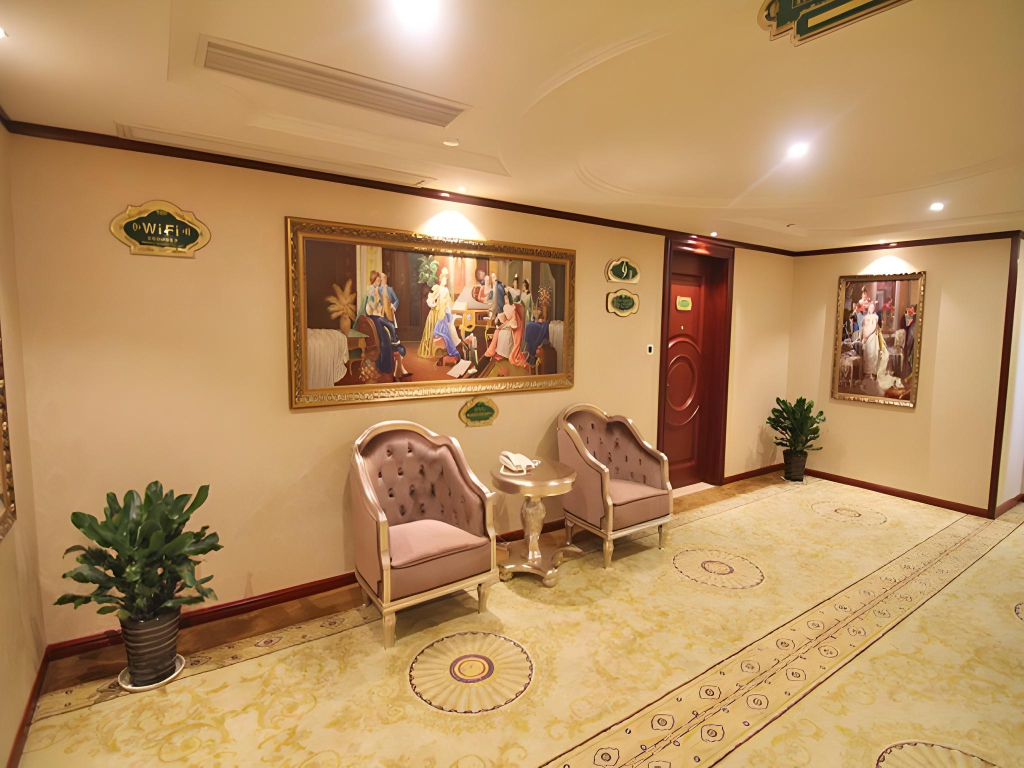 Vienna International Hotel ( Shanghai Kangqiao Metro Station)