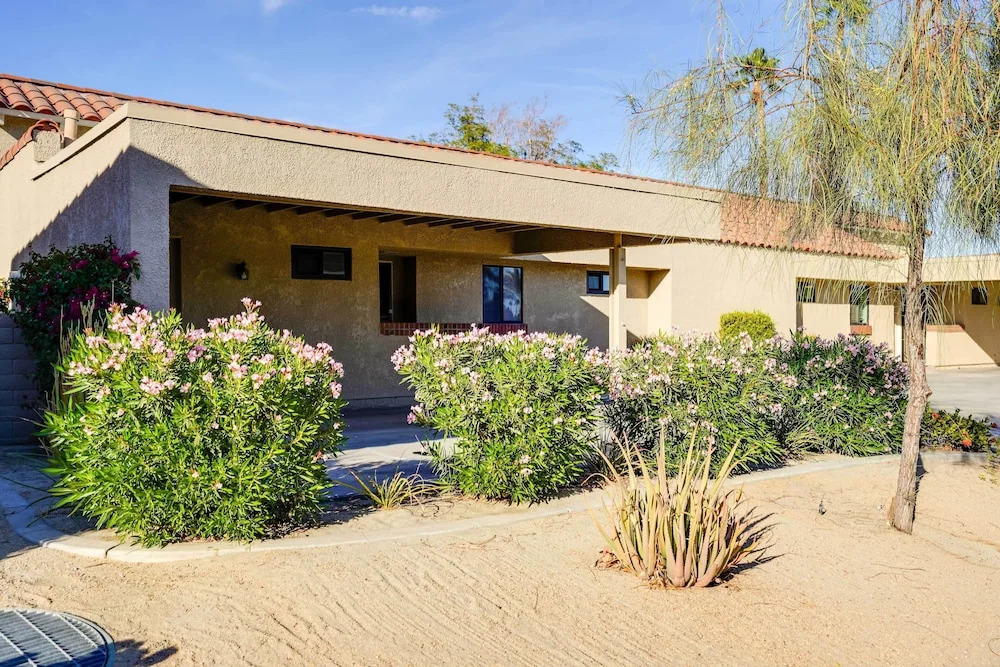 Golf Course View & Pool Access: Palm Desert Condo