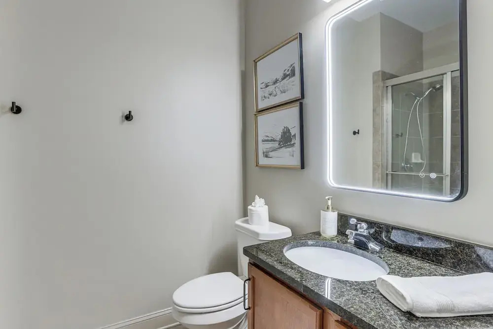 Walk to UA Campus: Apt w/ Secure Parking