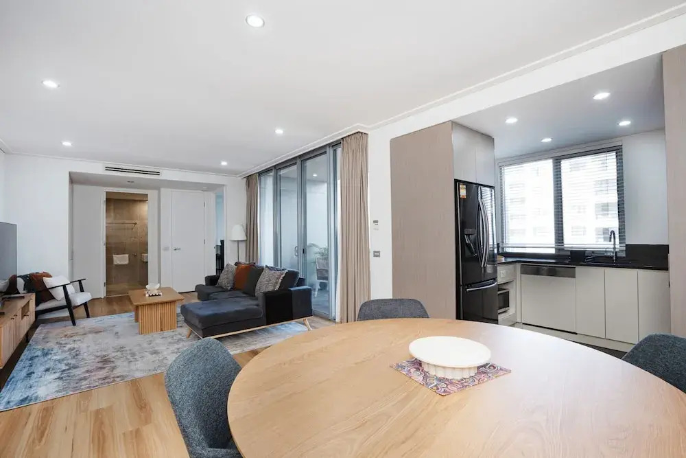 Modern 1-bed Unit With Pool Views and Balcony