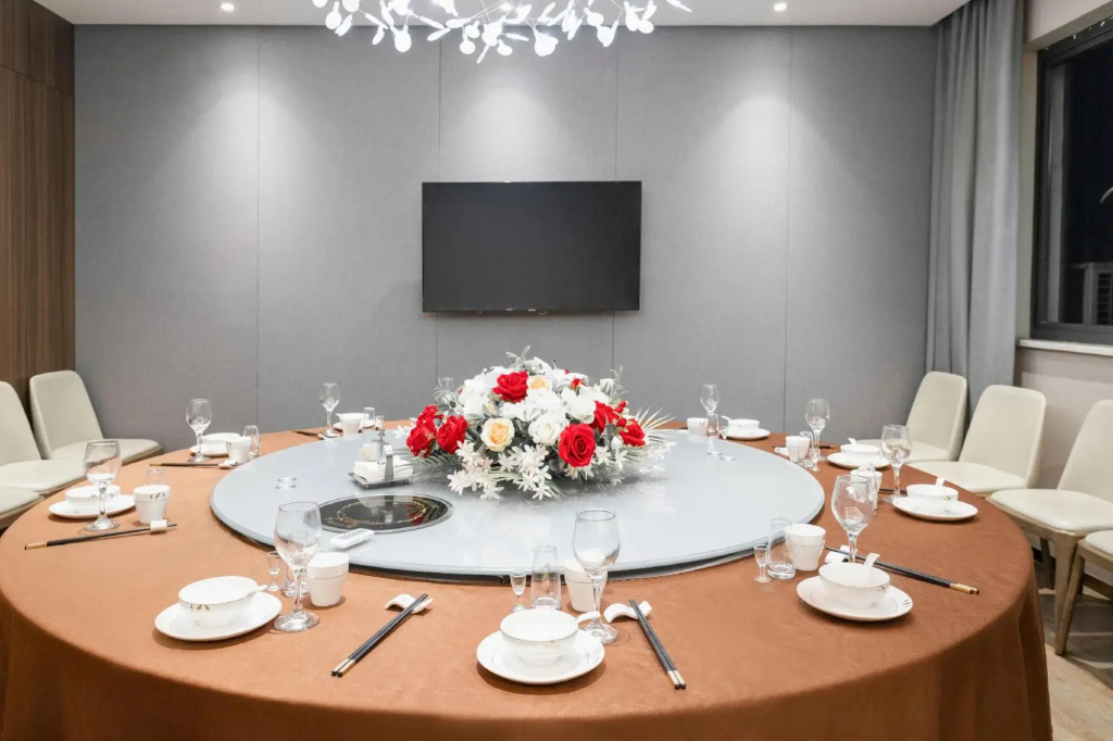 Luzhou Century Hotel (BBK Plaza Xintiandi)