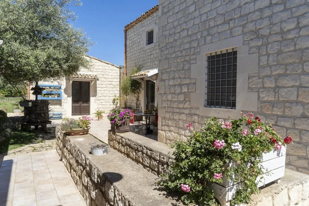 Apartment With one Bedroom in Rosolini, With Wifi