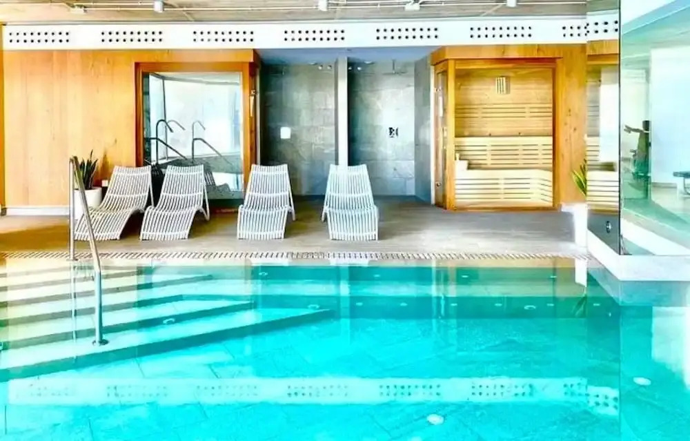 Apartment Sleeps 4 With Gym & Spa