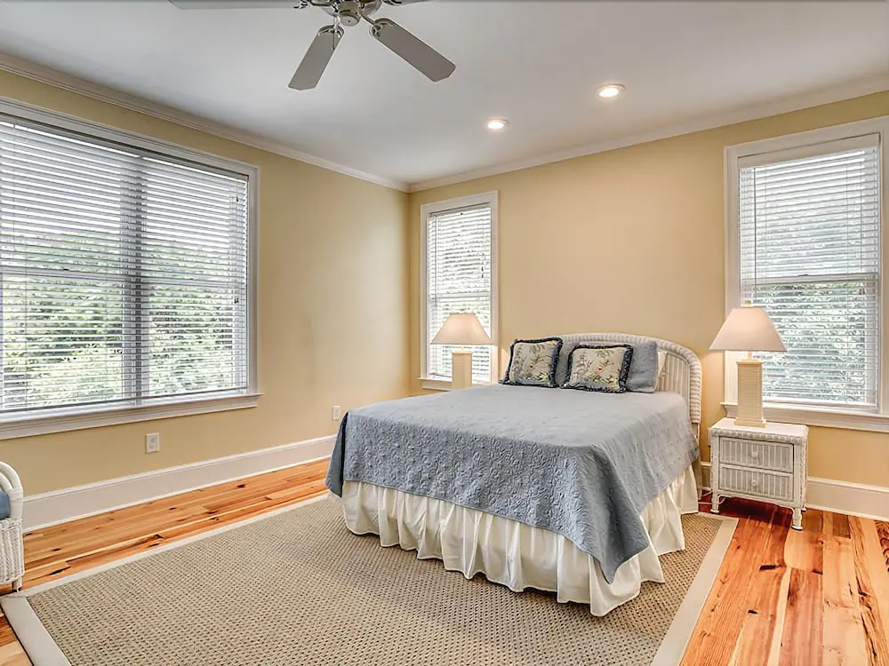 112 Tolater 8 Br Home by RedAwning