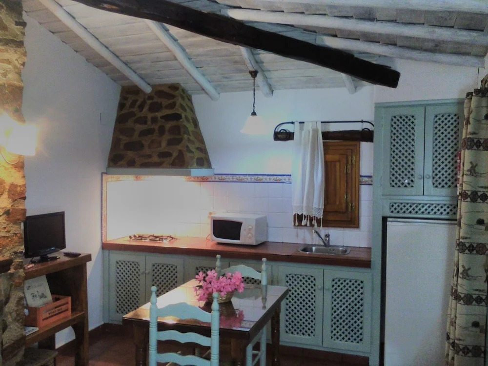 Comfy Farmhouse in Valencia de Alcántara With Pool