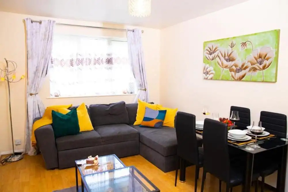 Inviting 1-bed Apartment in London, Near Hotsput