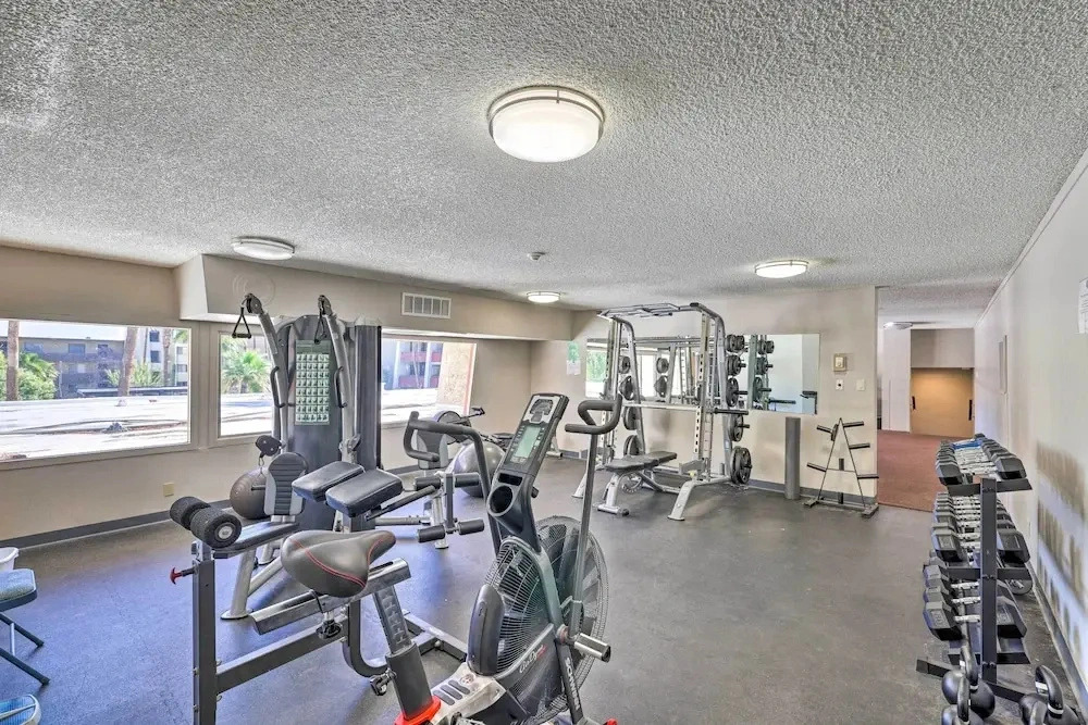Walk to Old Town & Fashion Square, Condo w/ Patio
