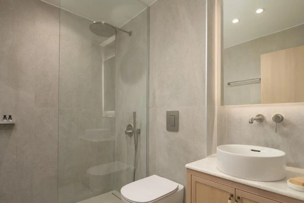 ViveVerde Villa, featuring 3 Pools - Walking distance to Beach & Shops, By ThinkVilla