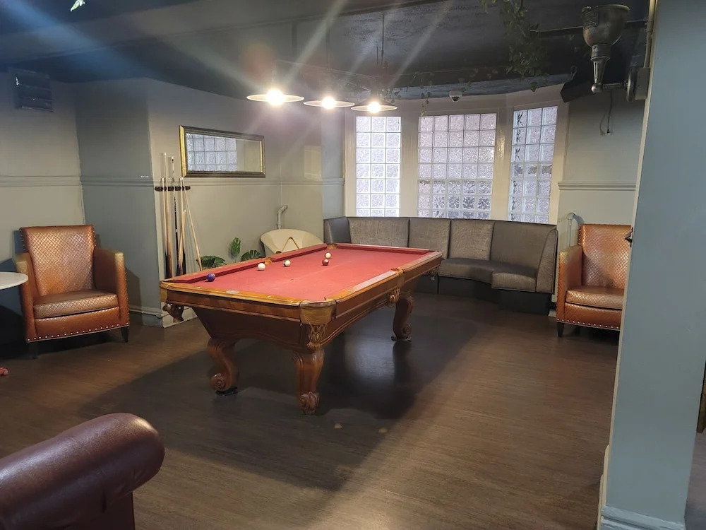 Ansonia Hotel - Hostel