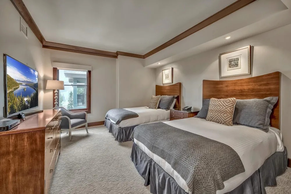 Summer Sale: Constellation S | 3 Bedroom Penthouse Condo by RedAwning