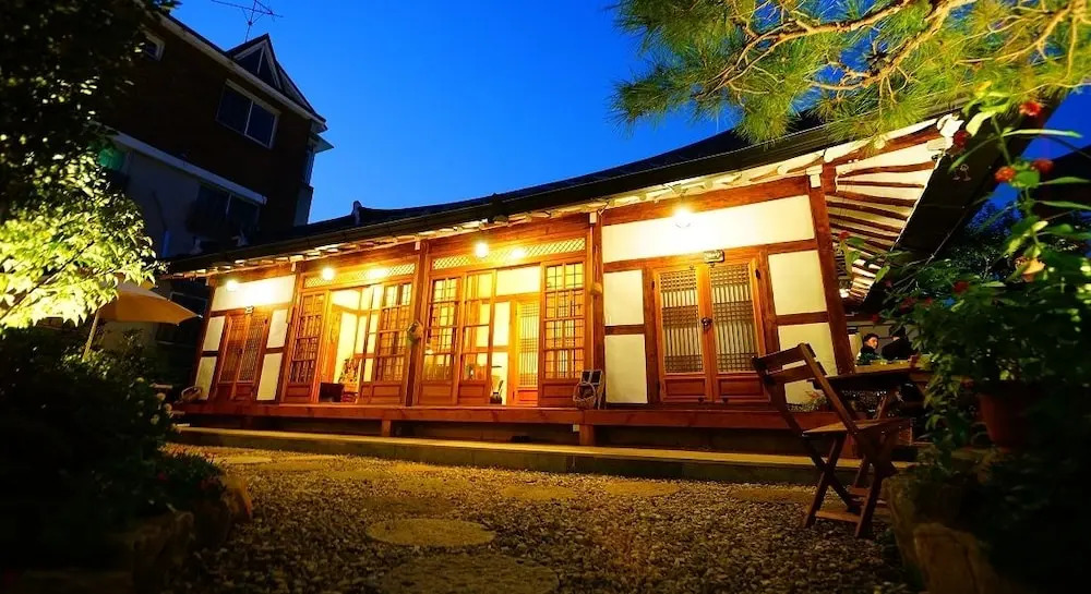 Jeonju Hanok Village Beautiful Garden House