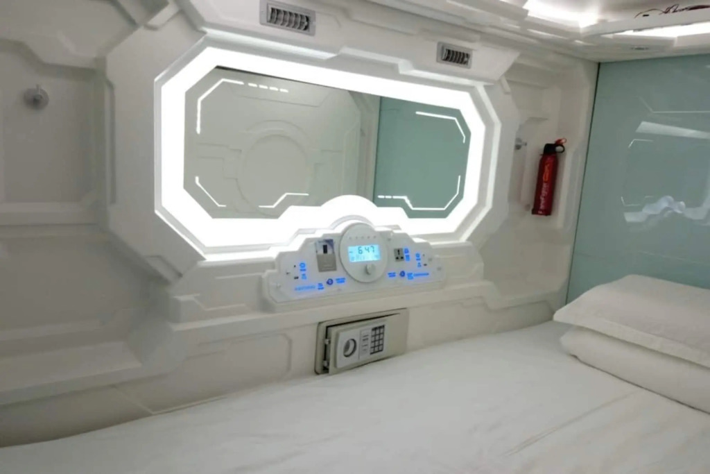 Stay With Me Capsules Hostel