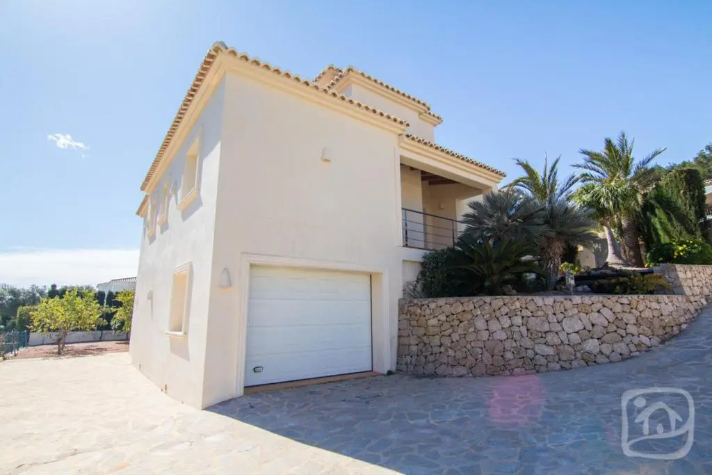 Villa Baladrar Way by Abahana Villas