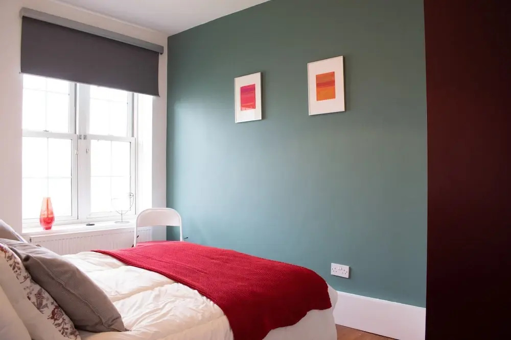 Stylishly Decorated 3 Bedroom Flat With River Views