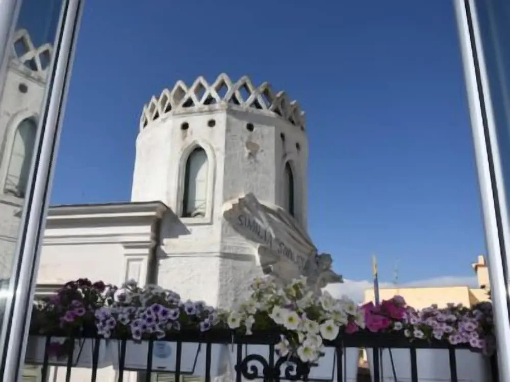 White 1903 - Rooftop Pool & Luxury Rooms