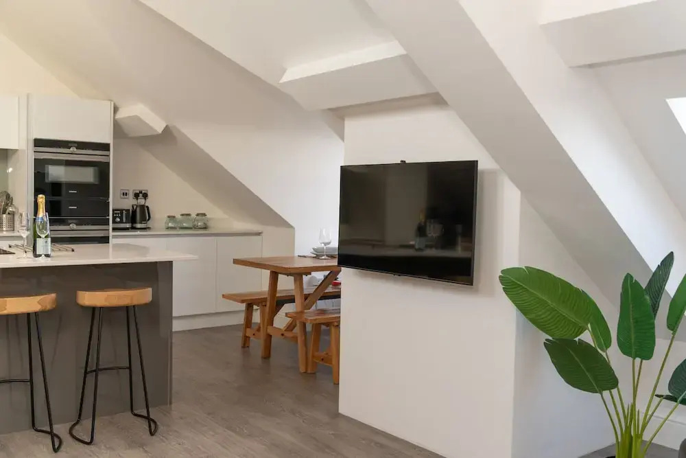 Larkrise, The Penthouse