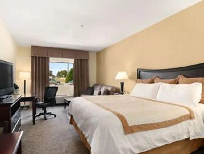 Ramada Mccomb