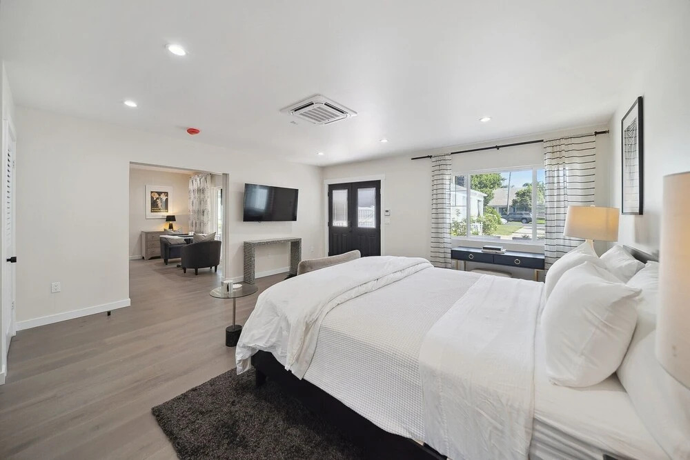 Chic Executive - Historic Floral Park Guest House 1 Bedroom Bungalow by Redawning