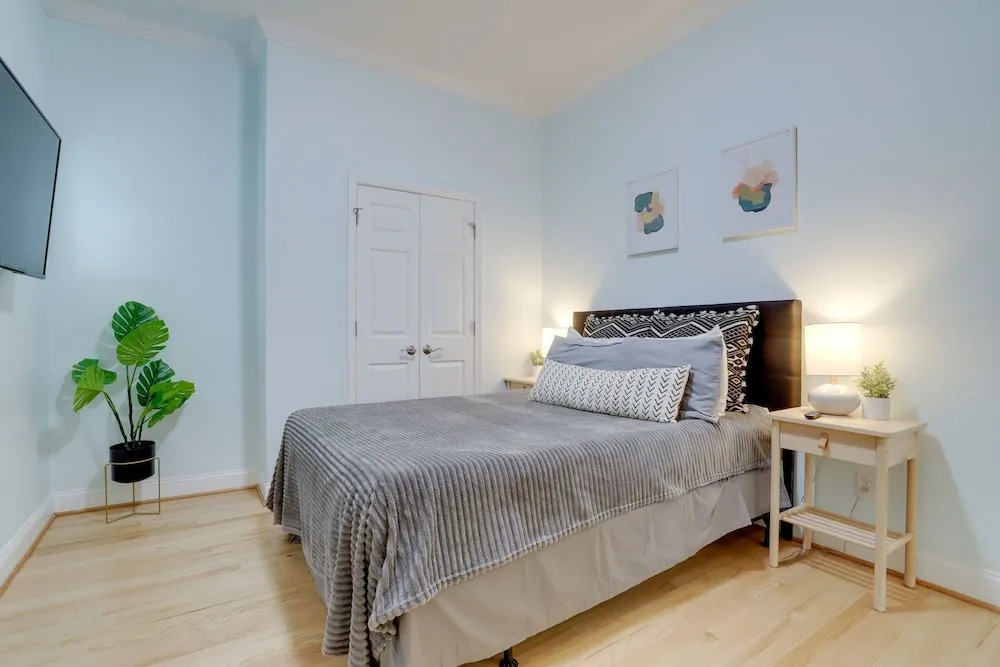Exquisite 1 BR Apartment at Alexandria