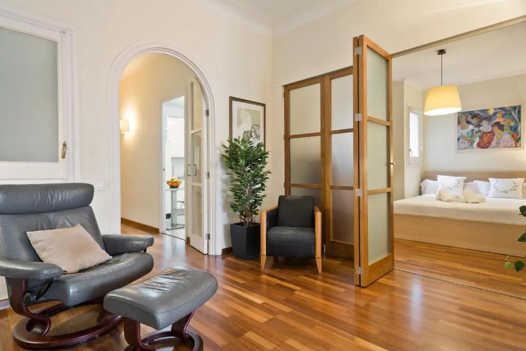 Large & beautiful apartment 4min from Passeig de Gràcia
