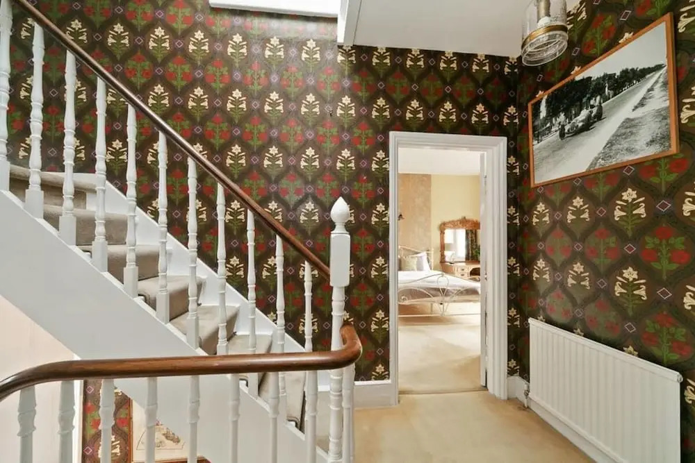 Special Offer- 5 bed Victorian in Zone2
