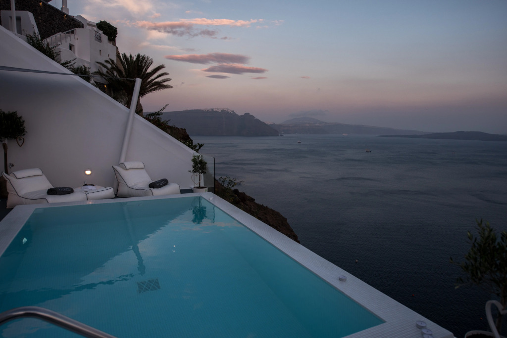La Perla Villas and Suites