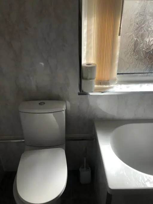 Modern 2 bed sleep 5 close to Anfield Stadium
