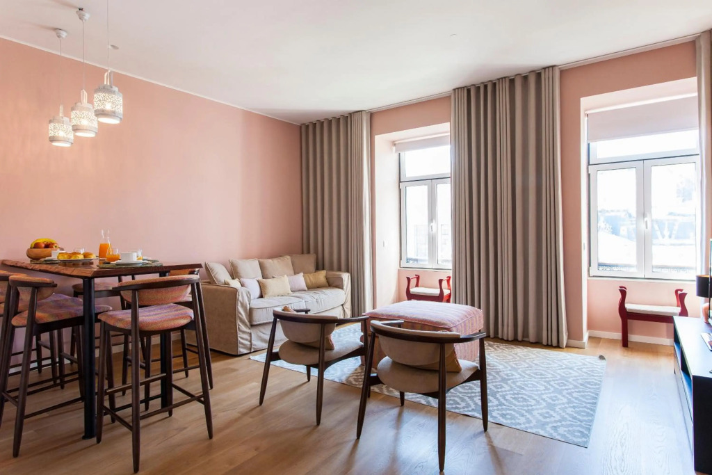 JOIVY Sublime 2BR Apt on Restauradores Sq., nearby Rossio Station
