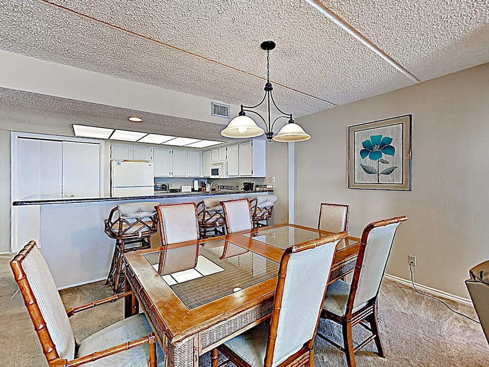 New Listing! Tranquil Corner Unit W/ Gym & Pools 3 Bedroom Condo