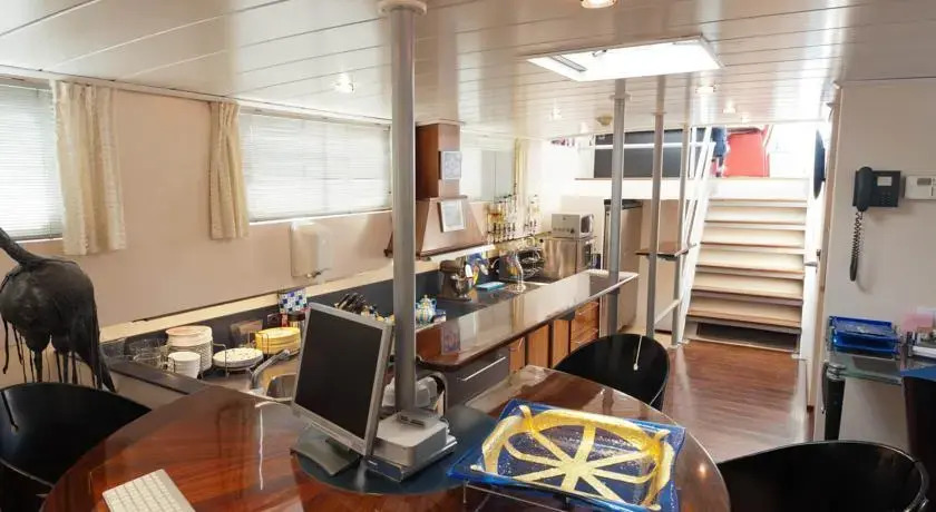 Houseboat NEMO