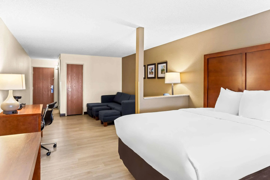 Comfort Suites Grayslake near Libertyville North