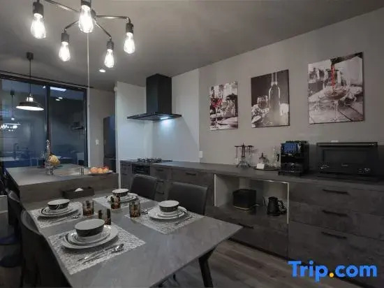 Villa deLuxe @Nishikujo - 5 minutes by USJ train, 3 minutes walk from Nishi-Kujo Station, max 6ppl