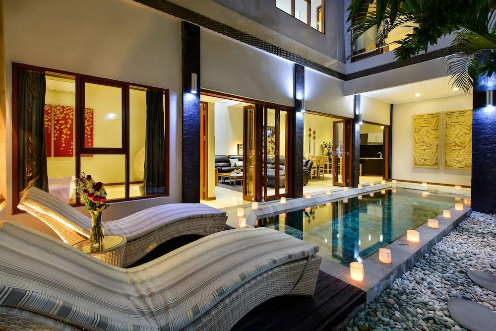 Super 4 Bed, Sleeps 8, Just 300m walk from Beach