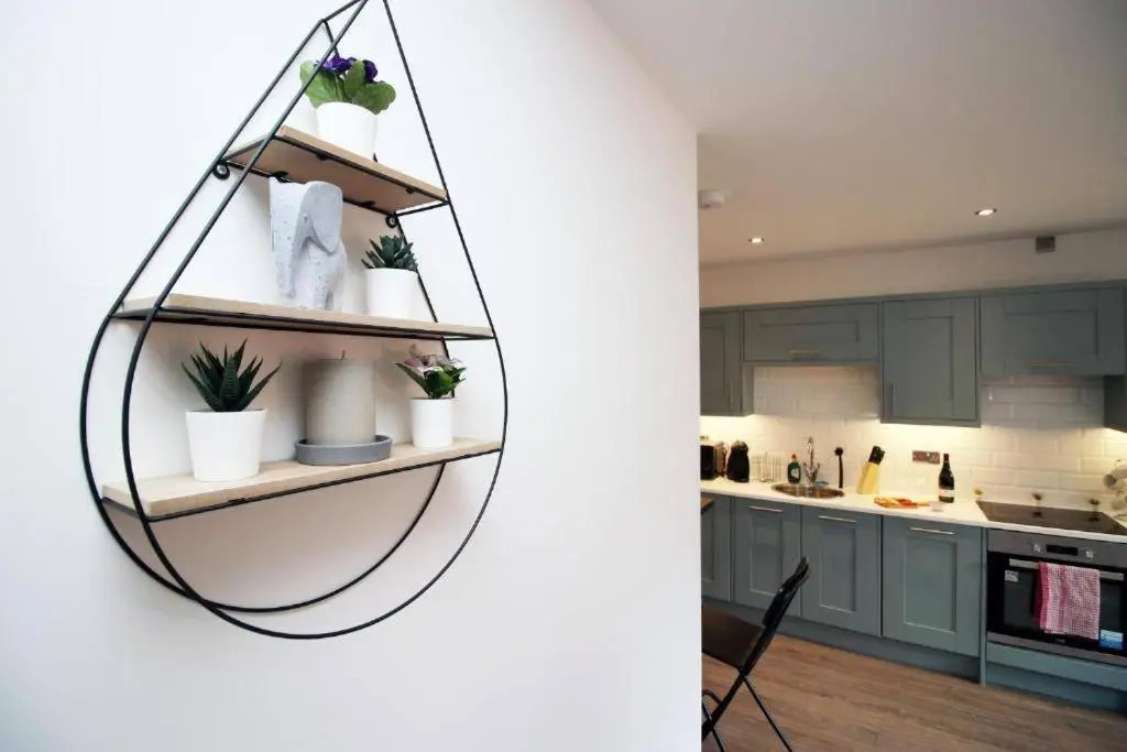 16 North Road Flat 2 by Mia Living Free Parking On Site
