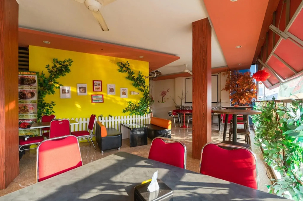 OYO 178 Denata B&B