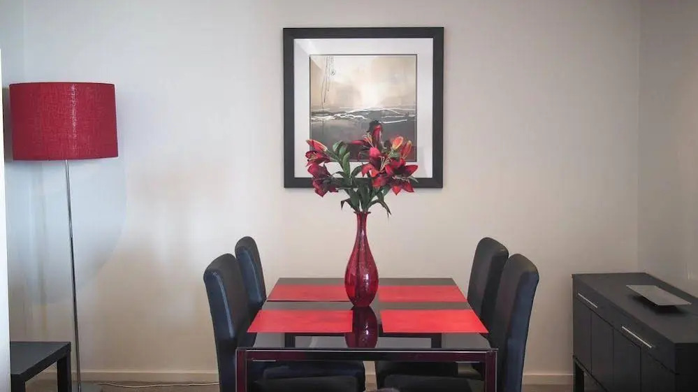 StayCentral - Spacious Seaviews Port Melbourne